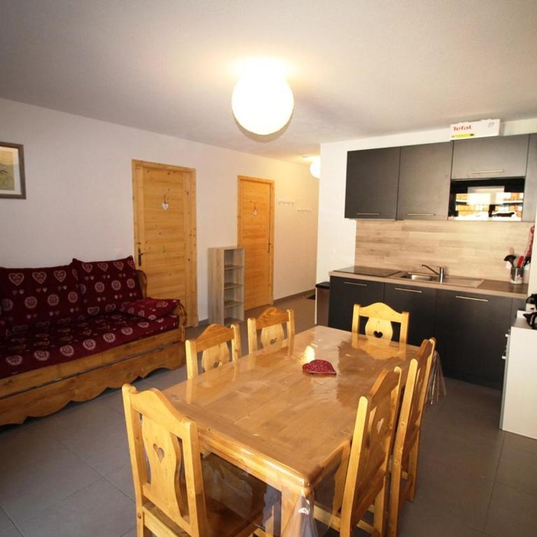Confortable T3 à 50m des pistes avec piscine et parking gratuits - FR-1-297-338 - Apartment - 1