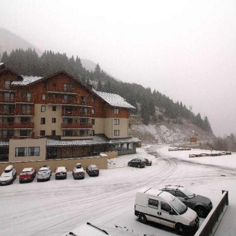 Confortable T3 à 50m des pistes avec piscine et parking gratuits - FR-1-297-338 - Apartment - 2