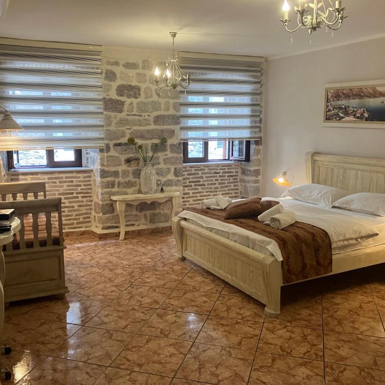 Apartments Kotor Old Town - Deluxe Double Room - 1