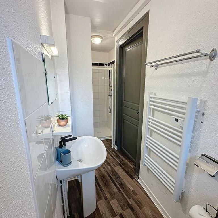 Cocon pèlerin romantique à Lourdes, appartement climatisé à 10 min Sanctuaire & gare - Appartamento con 1 Camera da Letto - 4