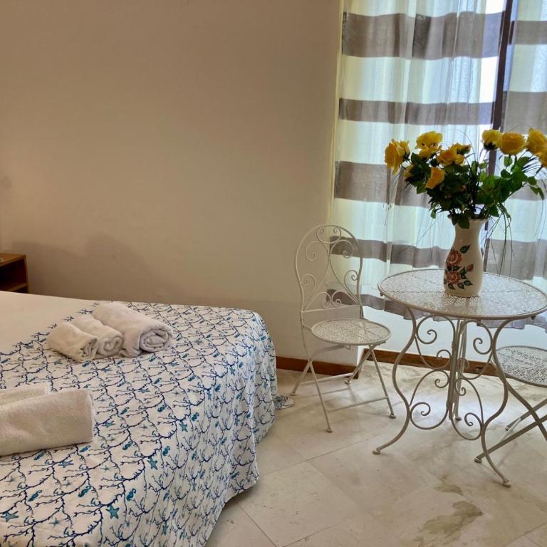 Le Dimore di Ike - Camera Matrimoniale con Bagno Privato - 1