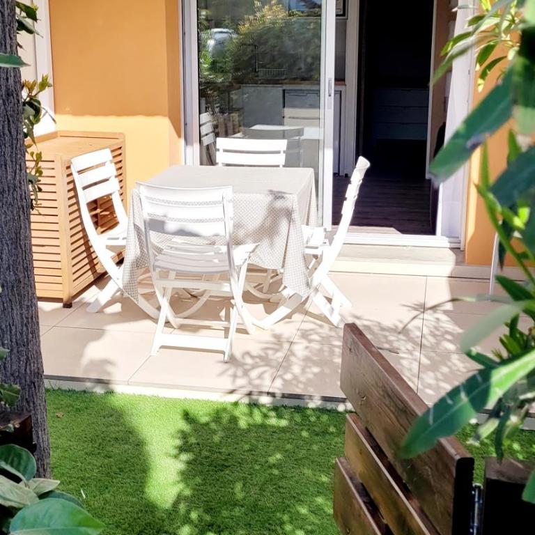 Magnifique Studio avec Piscine et Jardin - One-Bedroom Apartment - 13