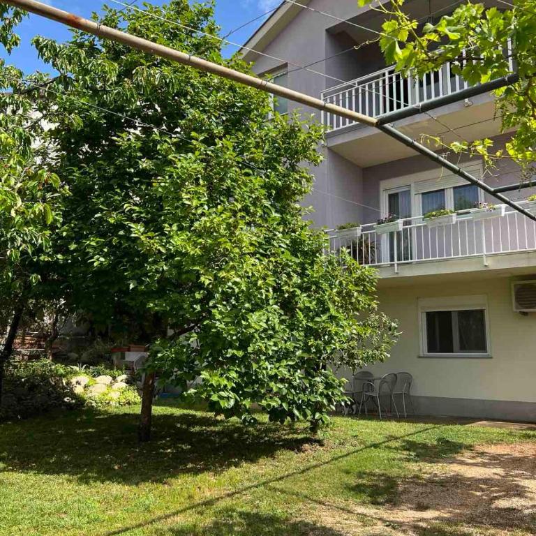 EMINA - One-Bedroom Apartment - 3