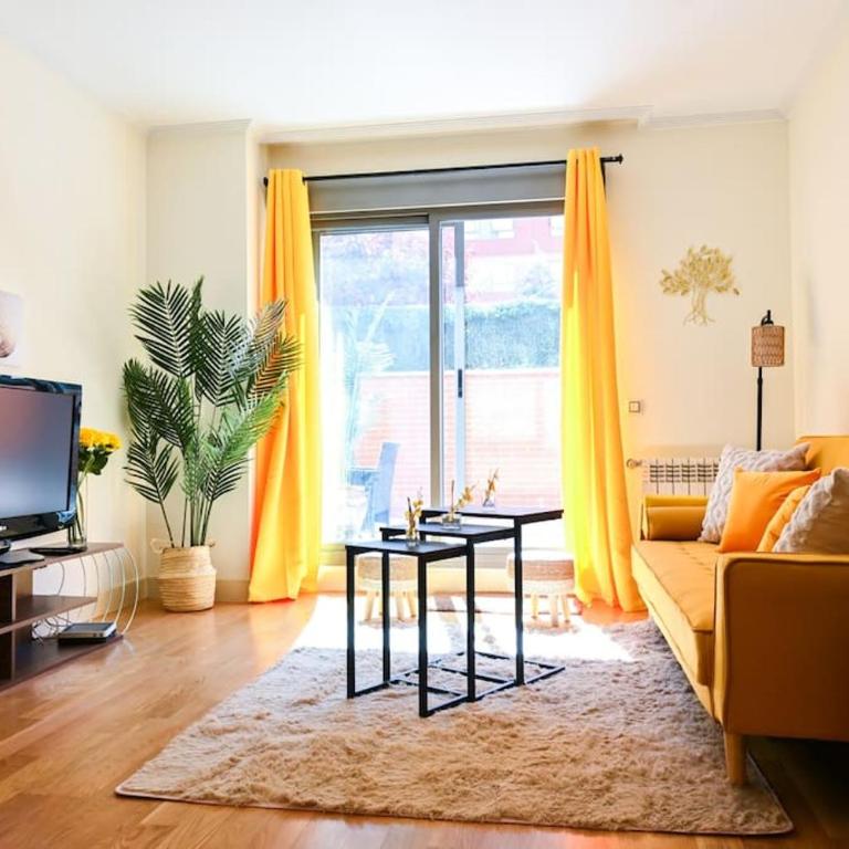 For You Rentals Apartamento TEMPORAL con Estilo y Comodidad en Madrid ERO140 - Two-Bedroom Apartment with Terrace - 1