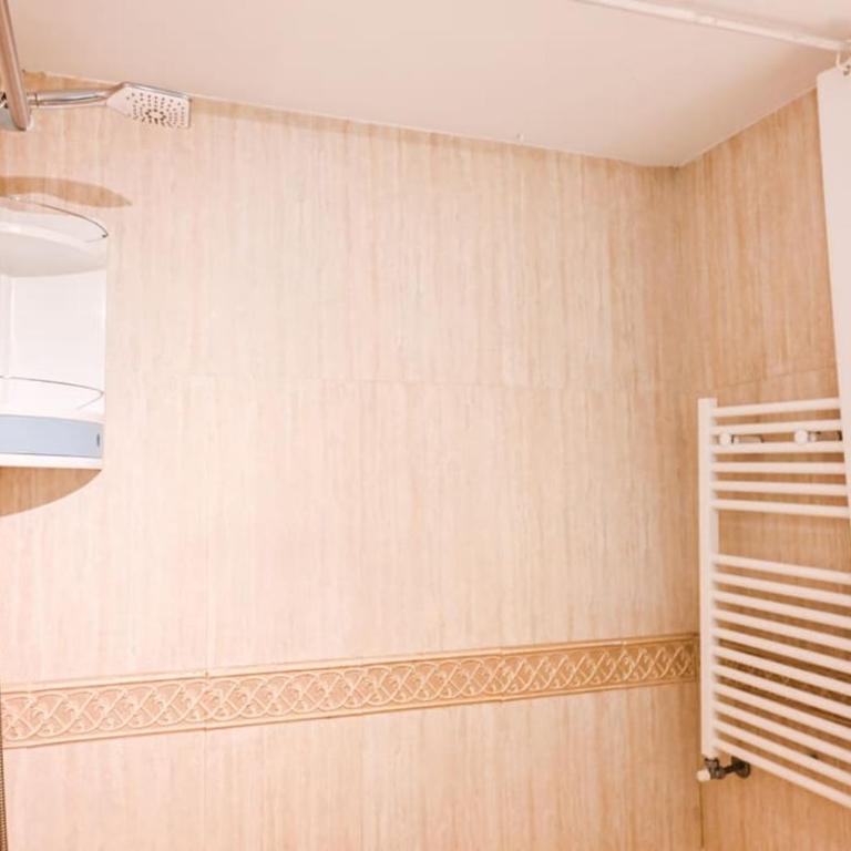 For You Rentals Apartamento TEMPORAL con Estilo y Comodidad en Madrid ERO140 - Two-Bedroom Apartment with Terrace - 20