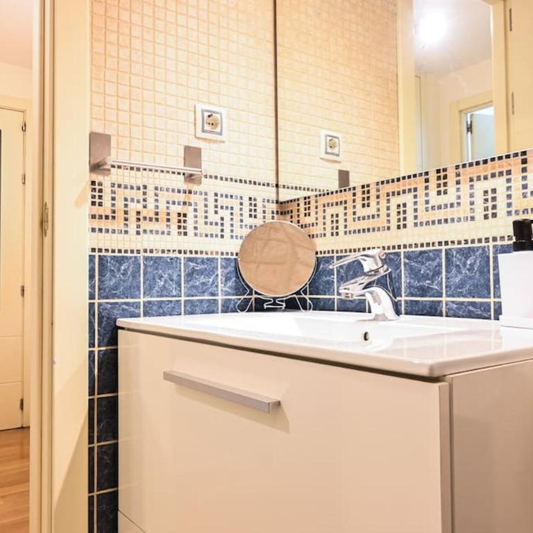 For You Rentals Apartamento TEMPORAL con Estilo y Comodidad en Madrid ERO140 - Two-Bedroom Apartment with Terrace - 40