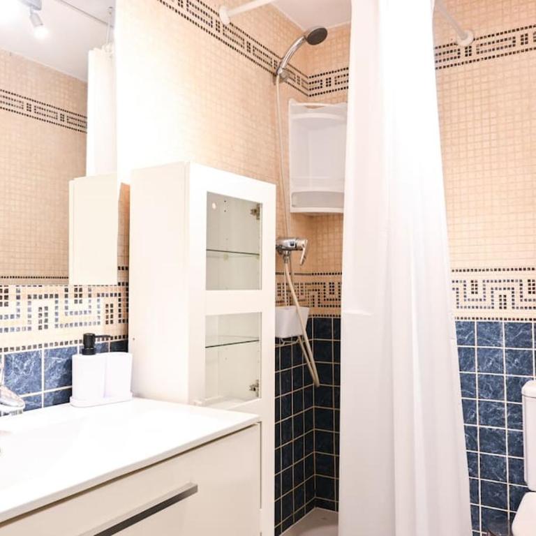 For You Rentals Apartamento TEMPORAL con Estilo y Comodidad en Madrid ERO140 - Two-Bedroom Apartment with Terrace - 45