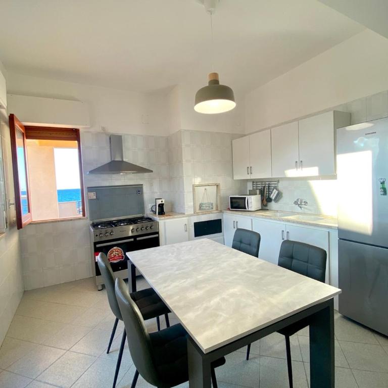 Brezza Marina Apartment, 50 mt dalla spiaggia - Four-Bedroom Penthouse Apartment - 9