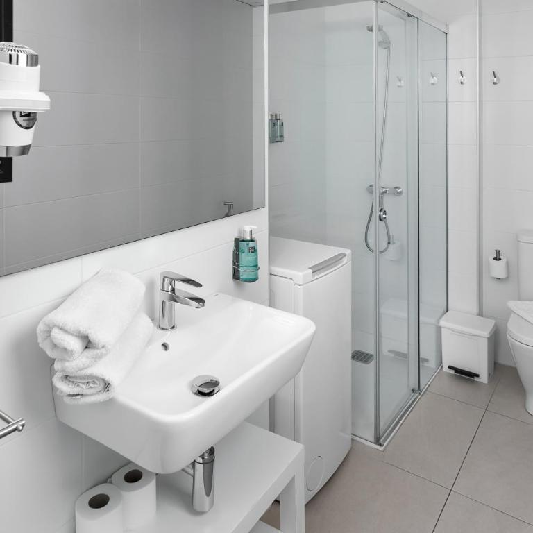 Apartamentos Isabella by Concept Flats - Two-Bedroom Apartment - 7