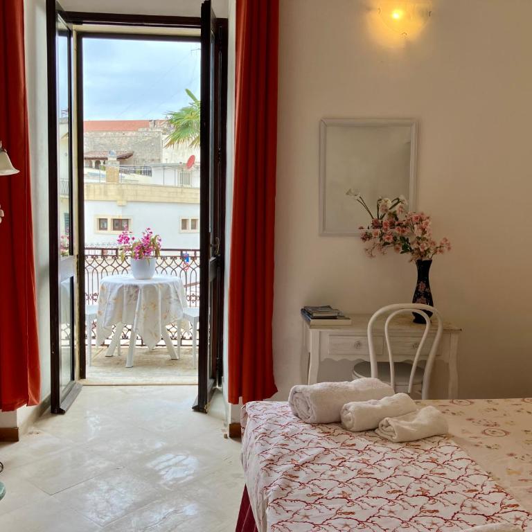 Le Dimore di Ike - Camera Matrimoniale con Balcone - 5