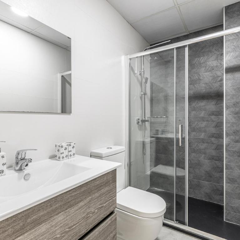 Apartamentos a 5 minutos del centro de Madrid 4P - Two-Bedroom Apartment - 14