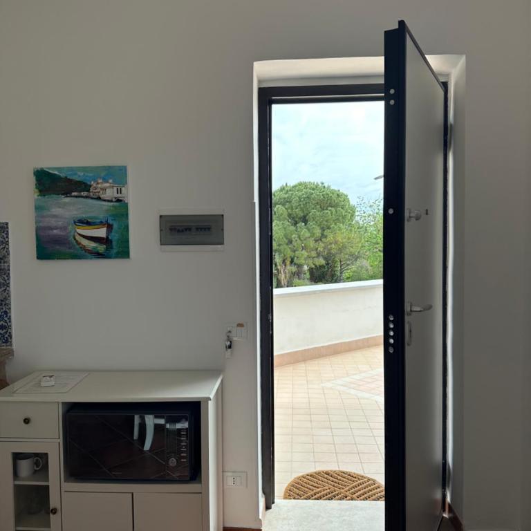 Villa Sara Mondello Upper floor - Two-Bedroom Apartment with Garden View - 3