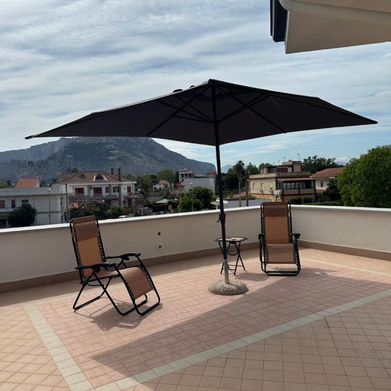 Villa Sara Mondello Upper floor - Two-Bedroom Apartment with Garden View - 1