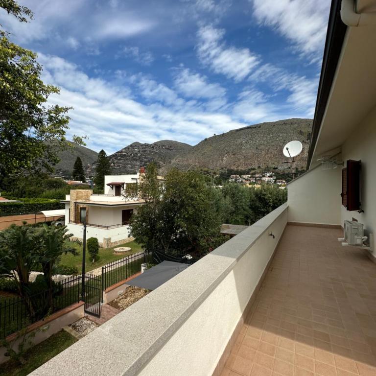 Villa Sara Mondello Upper floor - Two-Bedroom Apartment with Garden View - 11