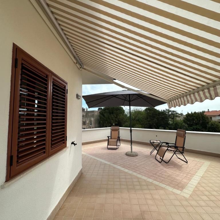 Villa Sara Mondello Upper floor - Two-Bedroom Apartment with Garden View - 4