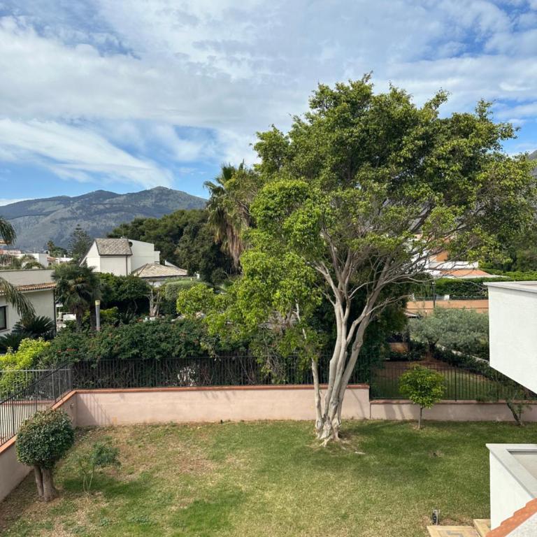 Villa Sara Mondello Upper floor - Two-Bedroom Apartment with Garden View - 18