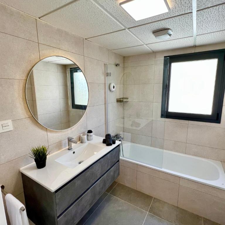 Cona Marina Luxury - Three-Bedroom Apartment - 12