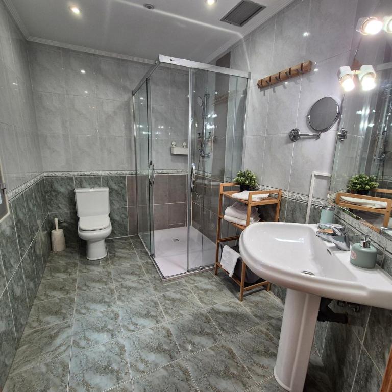 Pension Joakina - Habitación Doble con baño privado externo - 1 o 2 camas - 8