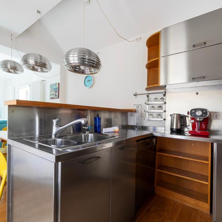 GetTheKey Piazza Galileo - Two-Bedroom Apartment with Balcony - 6