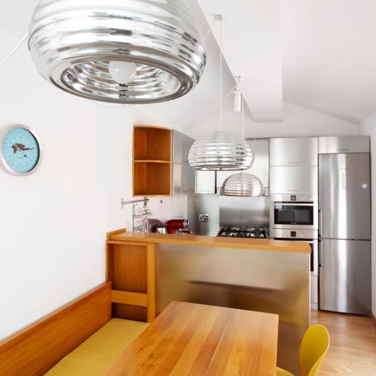 GetTheKey Piazza Galileo - Two-Bedroom Apartment with Balcony - 8