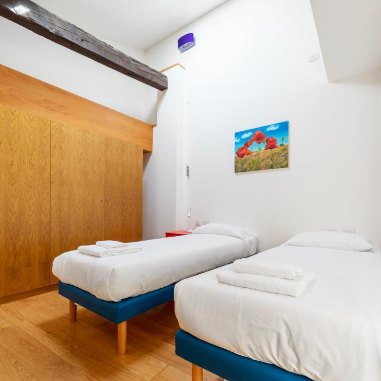 GetTheKey Piazza Galileo - Two-Bedroom Apartment with Balcony - 14