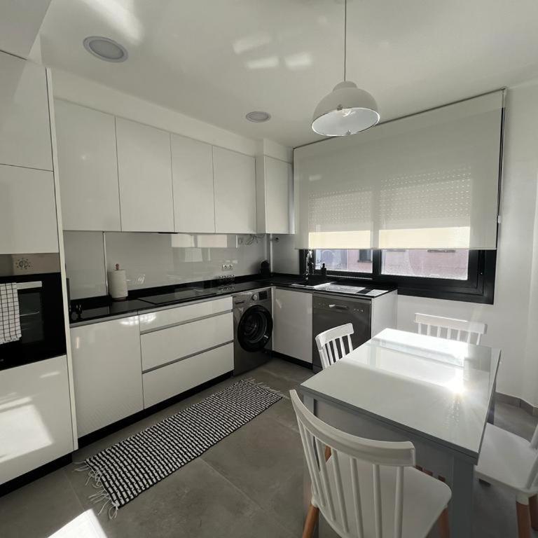 GRIS con Parking Gratis - Apartamento de 3 dormitorios - 1