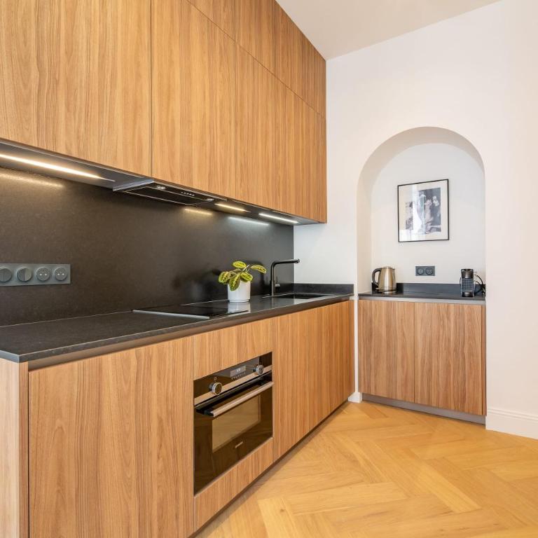 La Guitare 23 - Large modern studio with balcony in center of Cannes, just behind Grand Hotel - Apartamento Estudio - 15