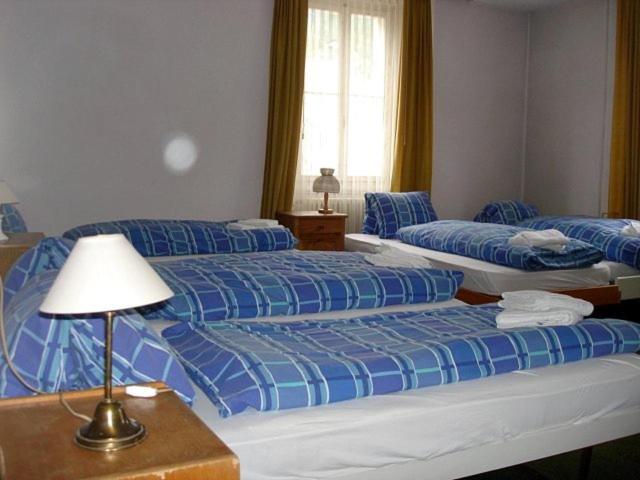 Hotel Quellenhof - Vierbettzimmer mit Gemeinschaftsbad - 2