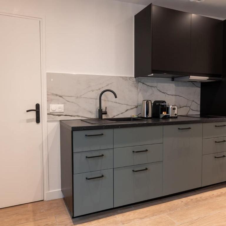 Rez de chausse dans une rue pavee 4 pers Nation - Appartement - 27