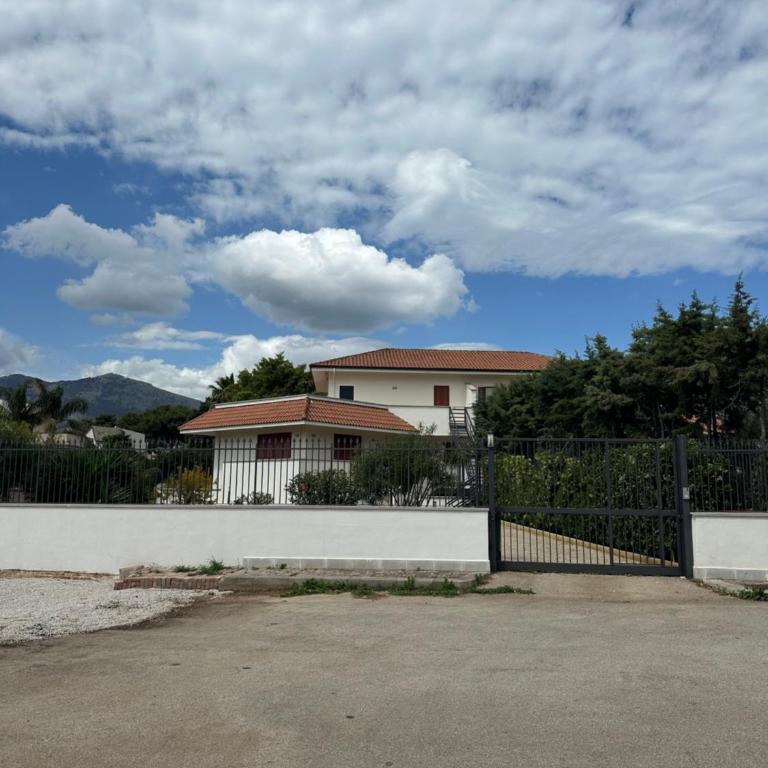 Villa Sara Mondello Upper floor - Two-Bedroom Apartment with Garden View - 22