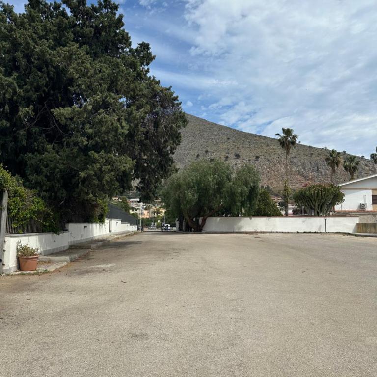 Villa Sara Mondello Upper floor - Two-Bedroom Apartment with Garden View - 23