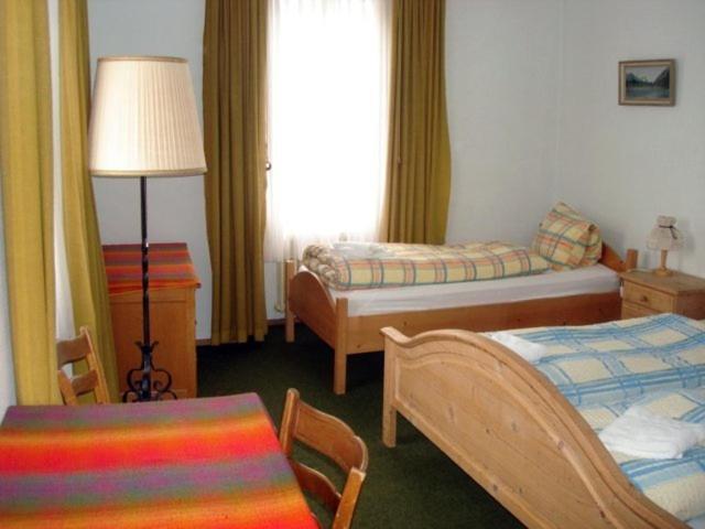 Hotel Quellenhof - Dreibettzimmer mit Gemeinschaftsbad - 3