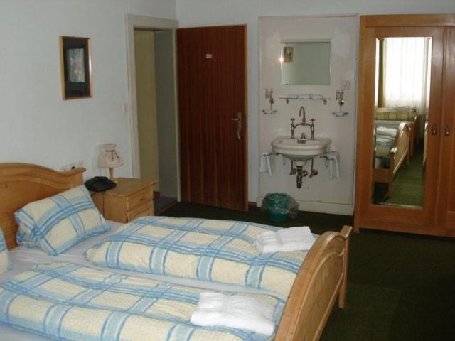 Hotel Quellenhof - Einzelzimmer mit Gemeinschaftsbad - 2