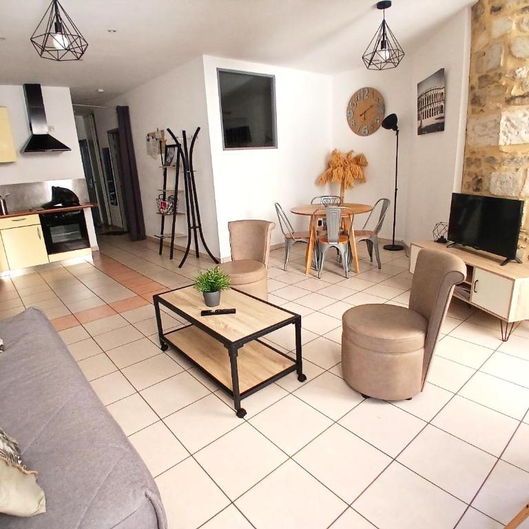 Grand T2 en plein centre avec parking gratuit - Apartment - 1