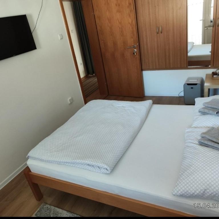 Apartments by Ernes City Hall Sarajevo - Deluks Dvokrevetna Soba sa Bračnim Krevetom i Balkonom - 15