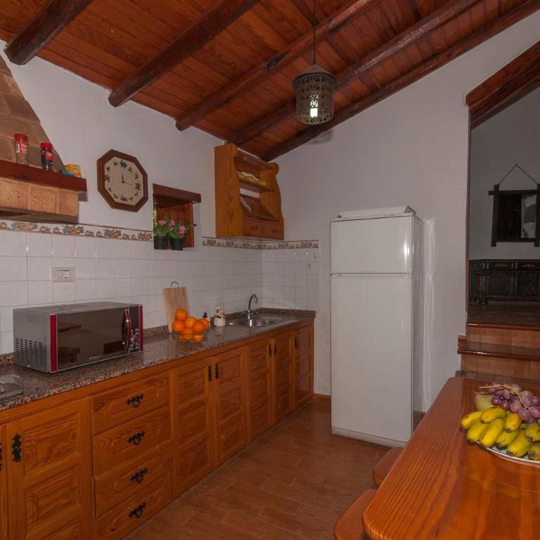 Casa con piscina en San Bartolome - Vacation Home - 11