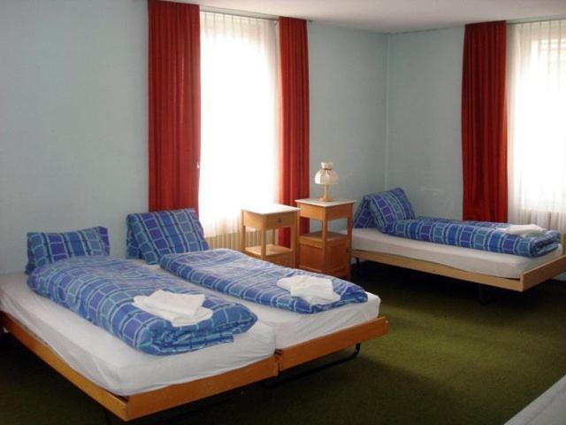 Hotel Quellenhof - Dreibettzimmer mit Gemeinschaftsbad - 4