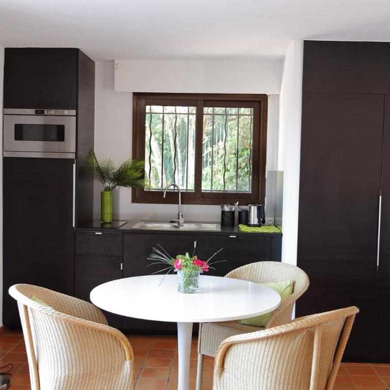 Les Jardins de Cassis - Parking Gratuit & Piscine Chauffée - Suite (5 Adultes) avec terrasse - 1