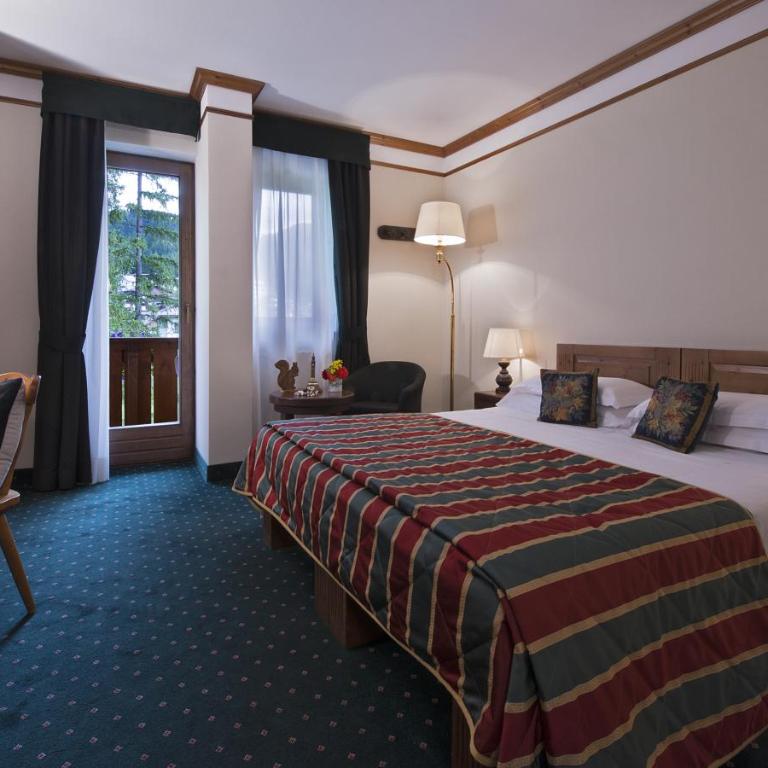 Boutique Hotel Villa Blu Cortina D'Ampezzo - Camera Matrimoniale con Balcone e Vista Montagna - 5