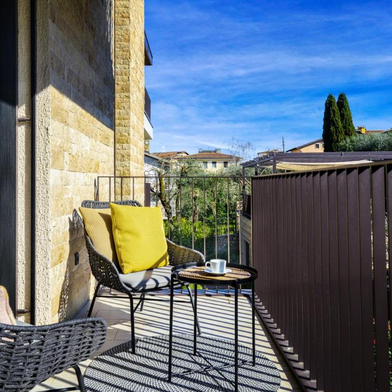 SalvatoreHomes - Casa Azura - Ultra Luxury Waterfront Apartment in the Heart of Torri del Benaco with Saltwater Pool & Direct Beach Access - Appartement - Vue sur Lac - 28