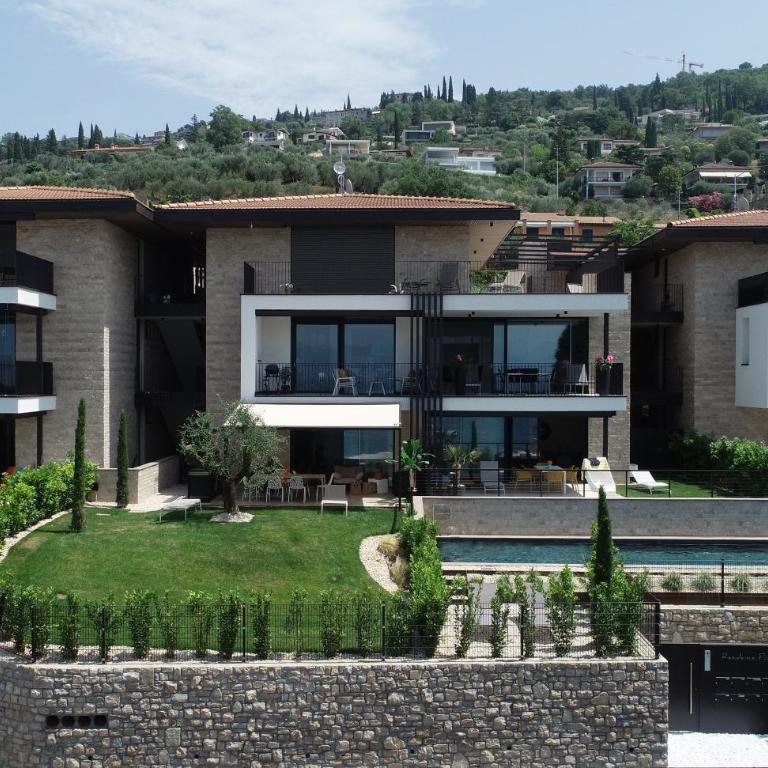 SalvatoreHomes - Casa Azura - Ultra Luxury Waterfront Apartment in the Heart of Torri del Benaco with Saltwater Pool & Direct Beach Access - Appartement - Vue sur Lac - 40