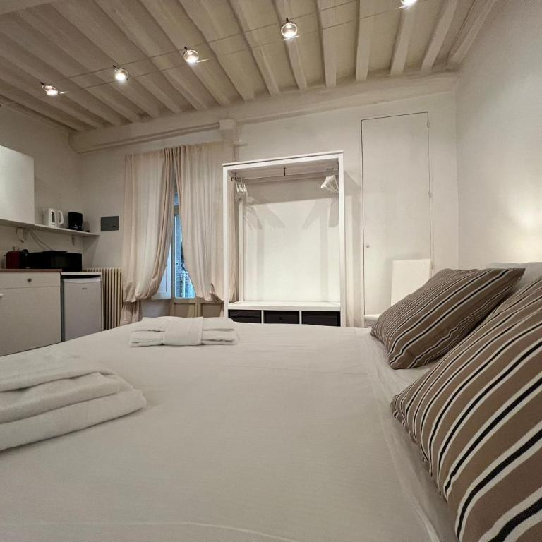 Vicolo della Scala Rooms - Appartamento 1 - 4