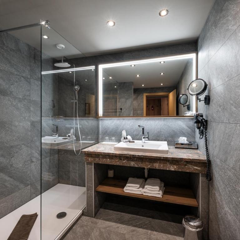 Alpinresort Stubaierhof 4S - Doppelzimmer mit Balkon - 3