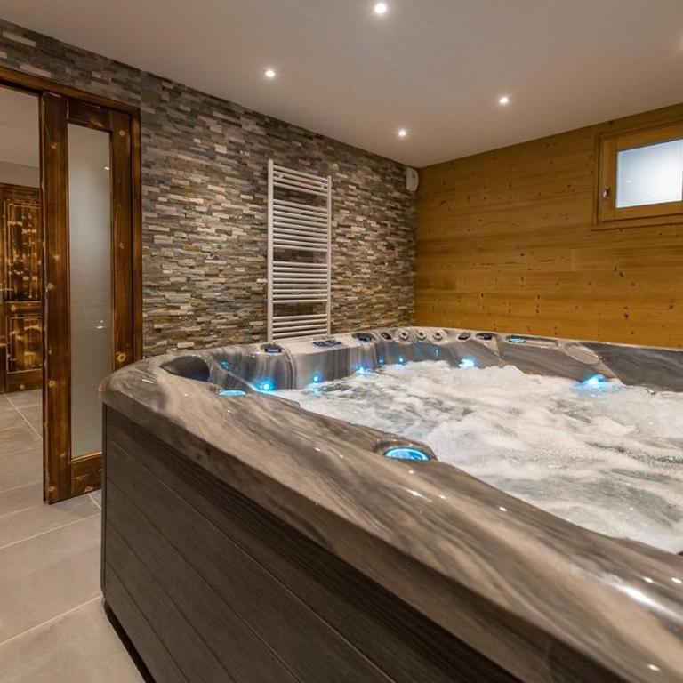 Chalet montagnard rénové avec jacuzzi 4****- 15 Personnes - Chalet - 20