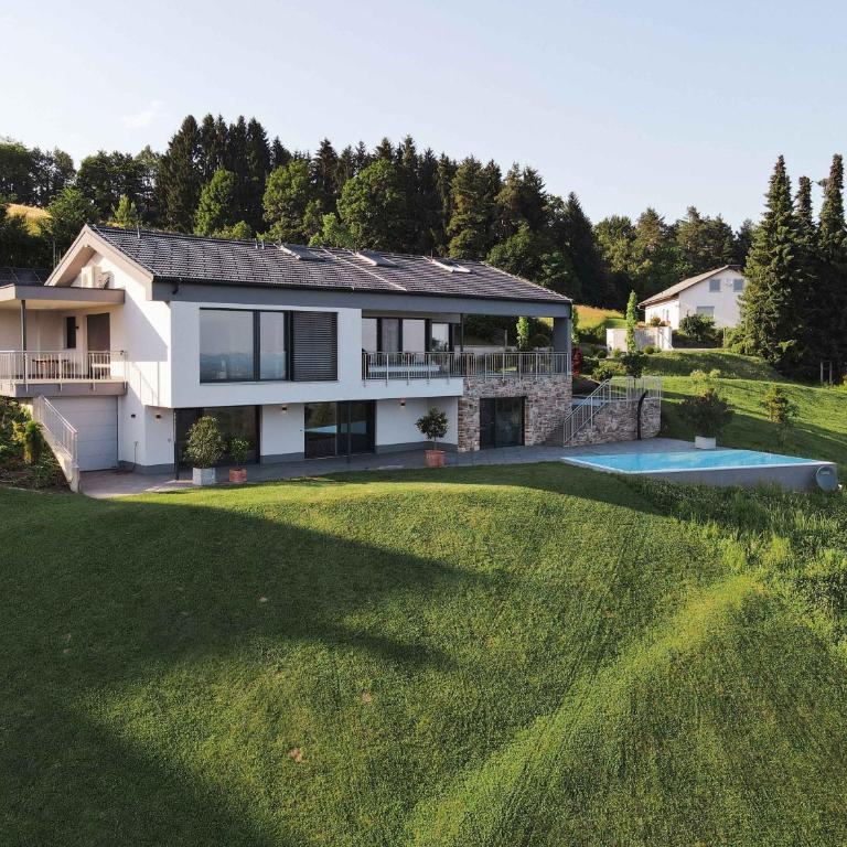 Greim15 --- ganzes Ferienhaus mit Fernsicht, Pool, Wellness - Three-Bedroom Home - 1