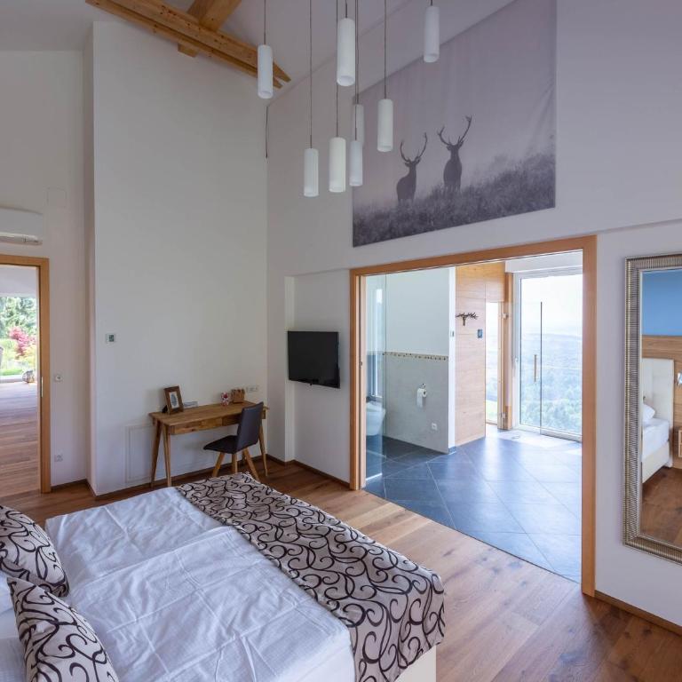 Greim15 --- ganzes Ferienhaus mit Fernsicht, Pool, Wellness - Three-Bedroom Home - 27