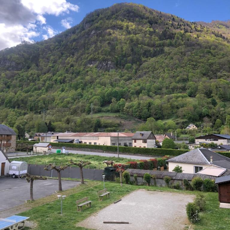 Bagnères-de-Luchon de Luchon T3 vue montagne 15 minutes station de ski, piscine de juin - septembre - Apartment mit 2 Schlafzimmern - 37