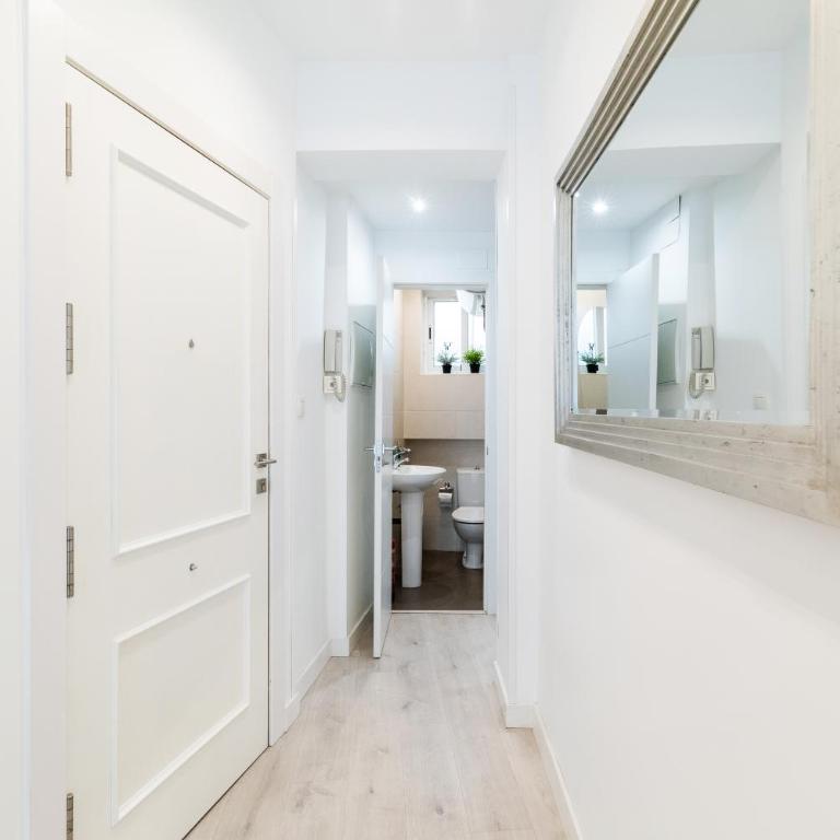 Wekey Homes Granada, Elvira Suites Centro - Two-Bedroom Apartment - 12
