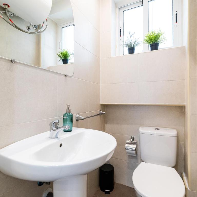 Wekey Homes Granada, Elvira Suites Centro - Two-Bedroom Apartment - 35