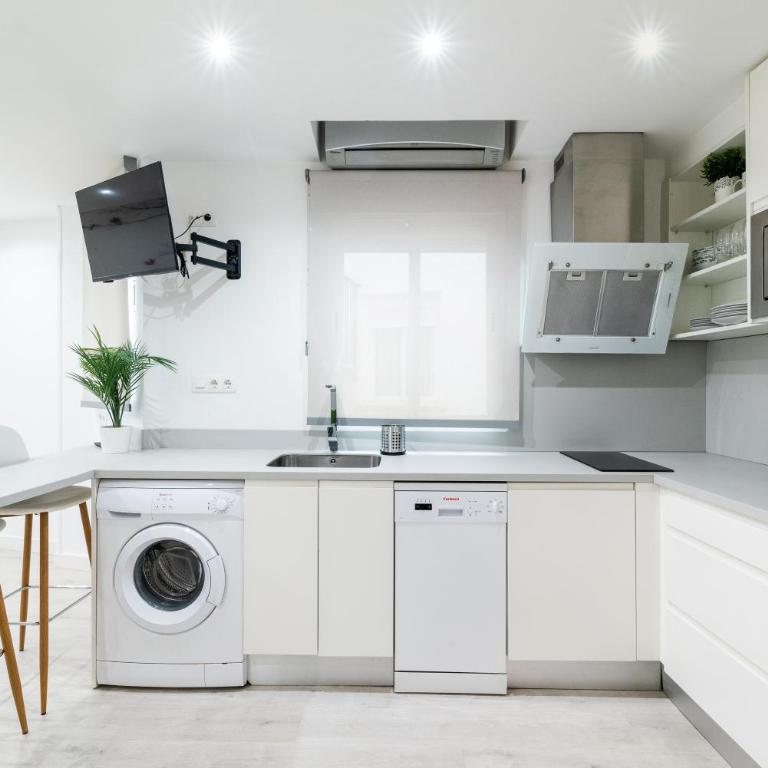 Wekey Homes Granada, Elvira Suites Centro - Two-Bedroom Apartment - 63